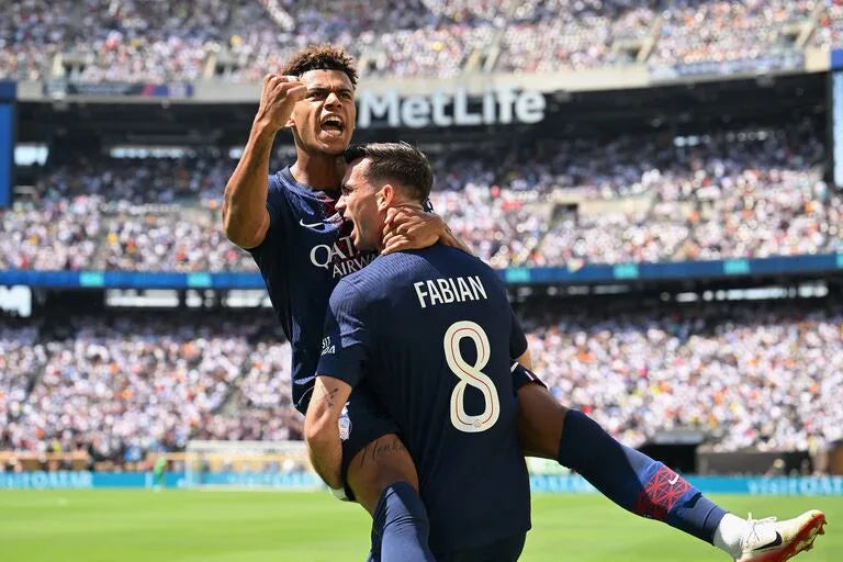 PSG deprawuje Real Madryt w półfinale – 4️⃣:0️⃣ i awans do wielkiego finału! Box2Box - Sklep z koszulkami piłkarskimi z całego świata