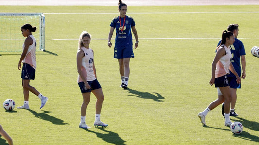 UEFA zezwala na butelki podczas przerw na wodę podczas kobiecych mistrzostw Europy z powodu fali upałów Box2Box - Sklep z koszulkami piłkarskimi z całego świata