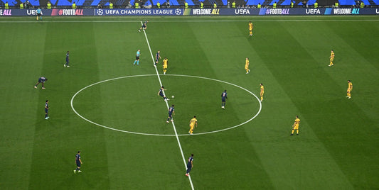 PSG zaskakuje ultra-agresywną taktyką: celowo oddają rzut wolny Box2Box - Sklep z koszulkami piłkarskimi z całego świata