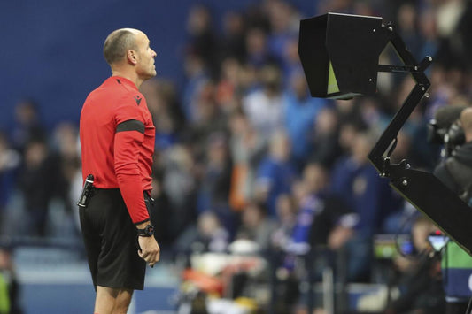 AR pod lupą: były sędzia UEFA krytykuje brak przejrzystości w meczu Rangers vs Panathinaikos Box2Box - Sklep z koszulkami piłkarskimi z całego świata